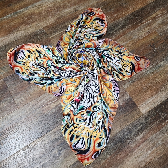 Wearable Art With This Vintage Ed Hardy Scarf 39" X 39" - Picture 10 of 12